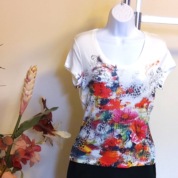 NWOT NESS Women's Floral Graphic Tee Shirts Crew Neck Trendy Top M 8 10 - Picture 4 of 8